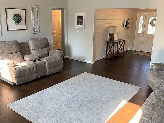 3rd image of 6054 Forest Hills Dr