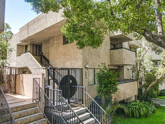 4th image of 564 E San Jose Ave