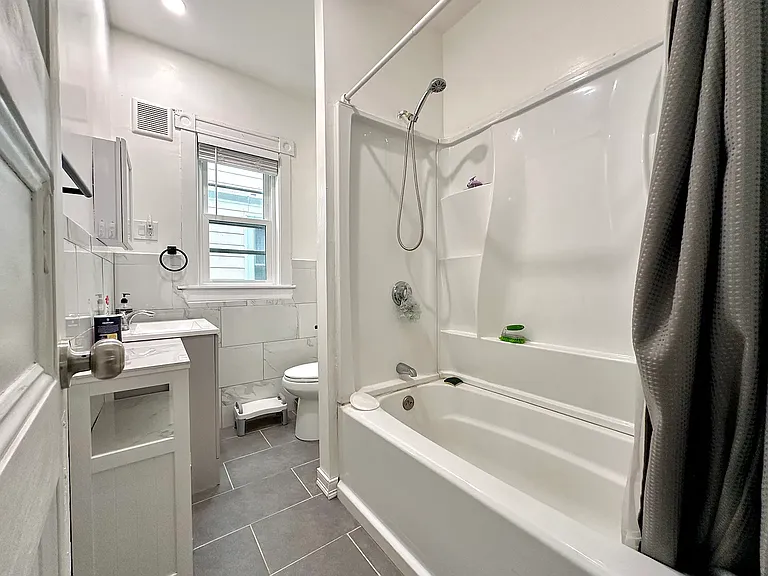 84 Lonsdale St #1 — Photo 8