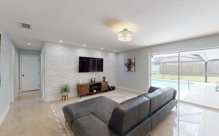 2558 Rosery Rd E — Photo 9