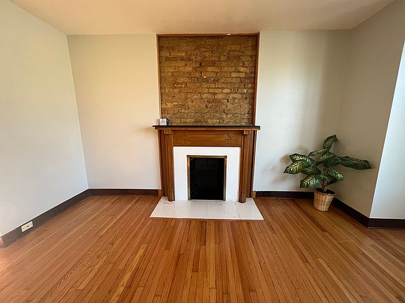 3rd image of 919 Pleasant St #1F