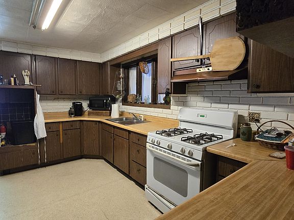 4th image of 431 N 4th St