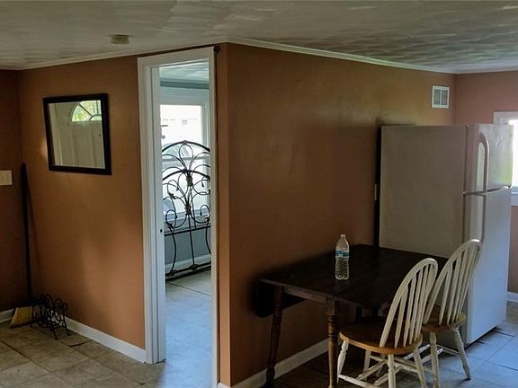 2nd image of 31 Mennonite Ln