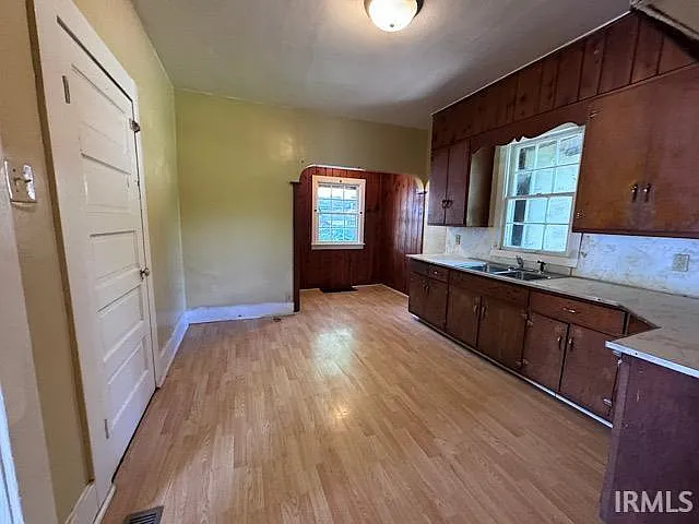 1022 W 1st St — Photo 6