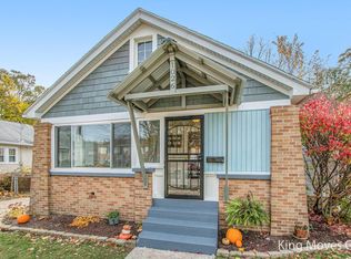 1026 Hollywood St NE, Grand Rapids, MI 49505