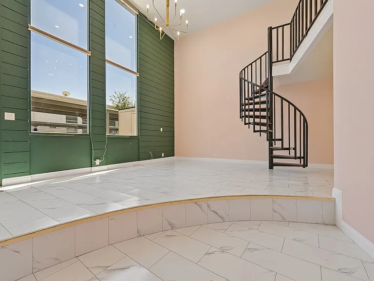 385 W Pierson St #F7 — Photo 2