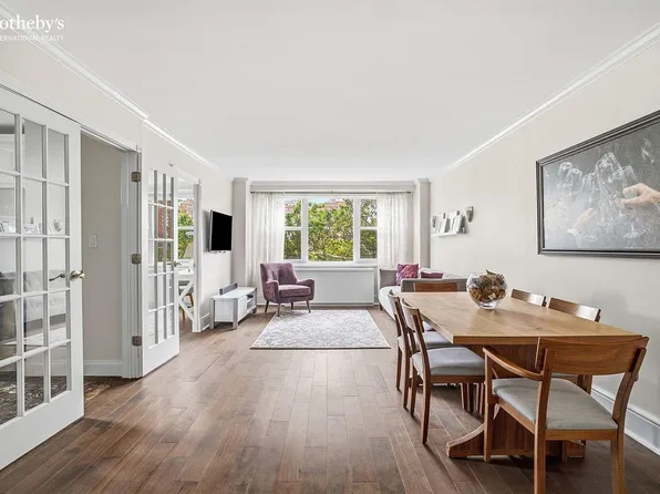 360 W 22nd St APT 8M, New York, NY 10011
