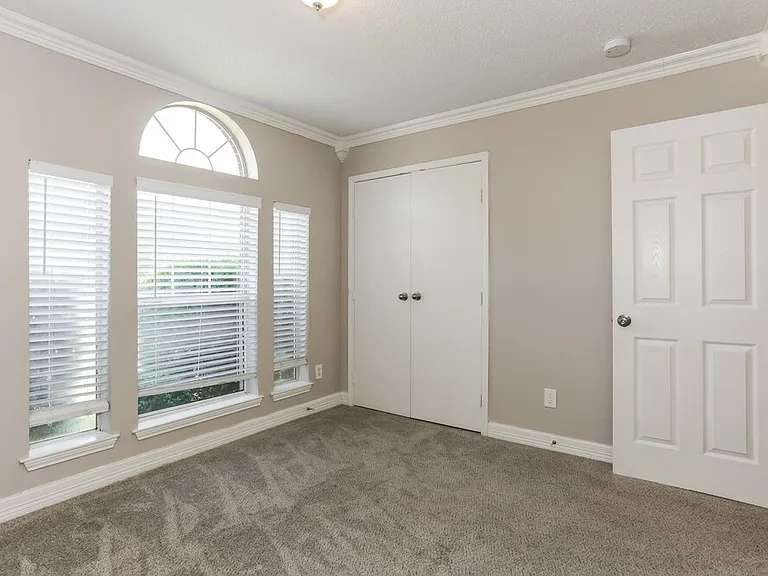 902 Beaufort Ct — Photo 13