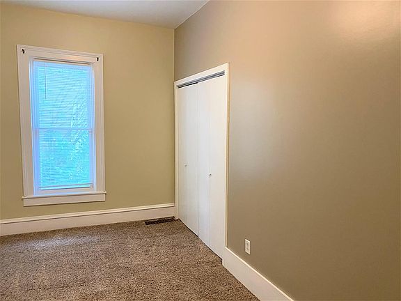 4th image of 824 East Ave
