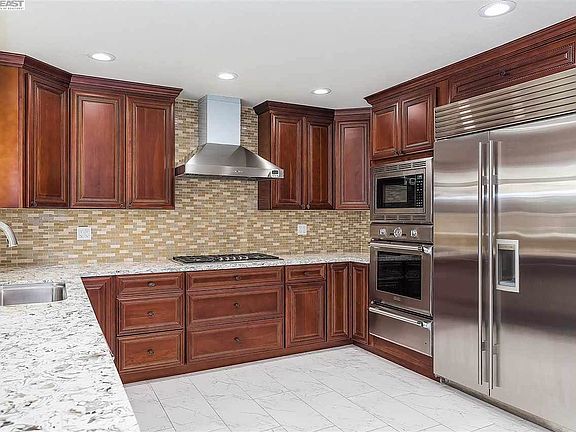 3rd image of 3248 Sutton Ct