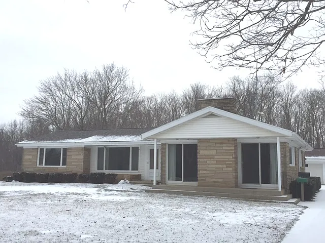 4933 Foster Hwy photo 1