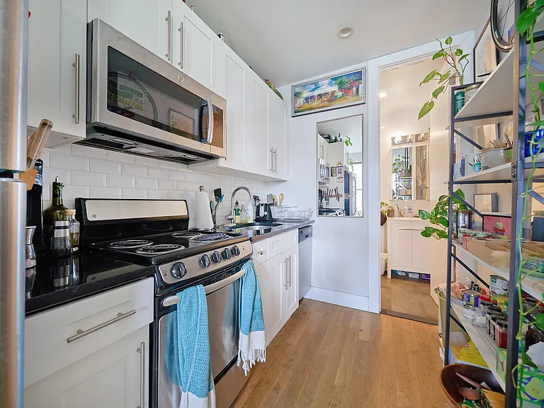 335 W 43rd St #4C — Photo 8