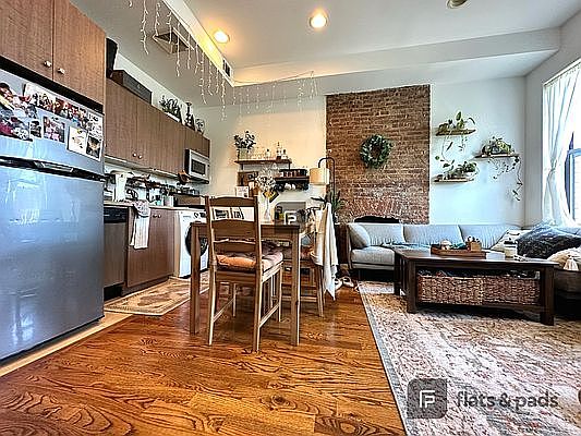 2nd image of 724 Franklin Ave APT 3F