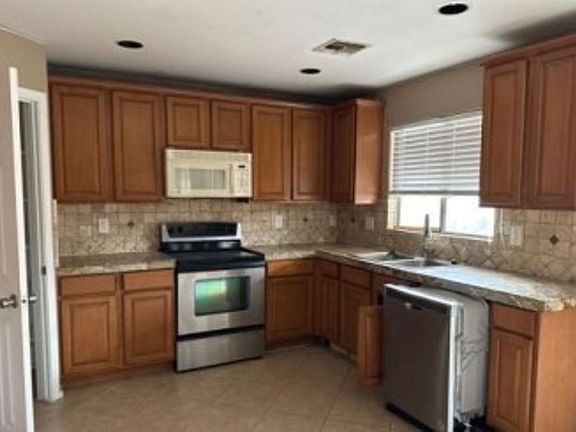 3rd image of 41811 W Avella Dr