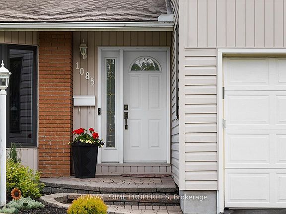 2nd image of 1085 Chateau Cres