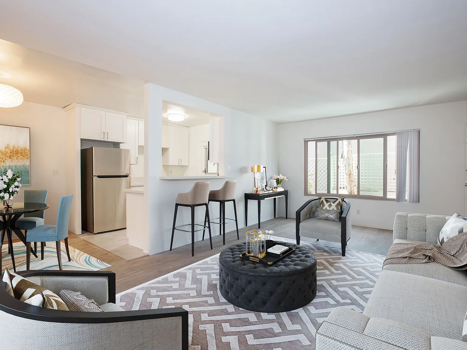 Brentwood California Spacious Garden apartments — Photo 4