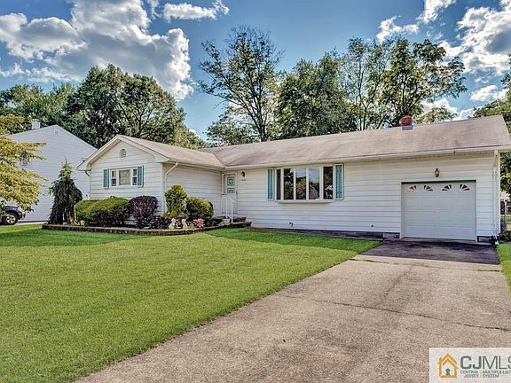 2nd image of 1406 Redwood Dr