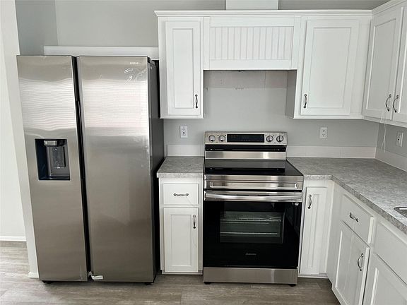 4th image of 5431 SW 32nd Terrace