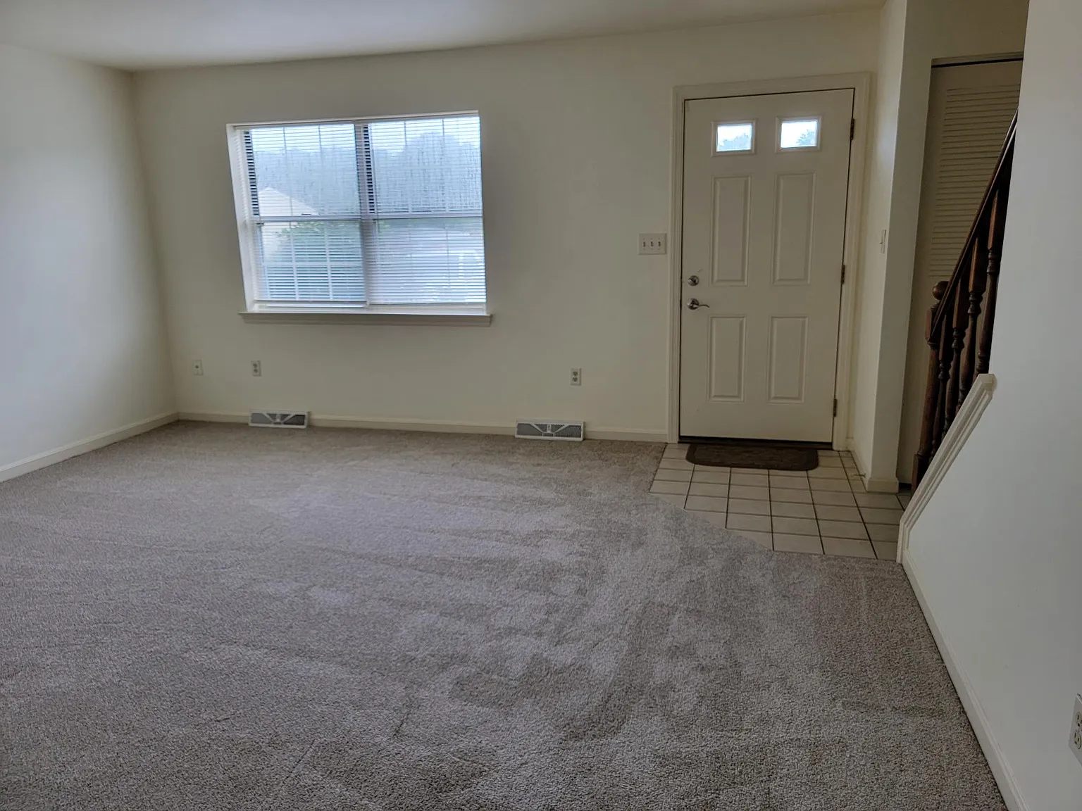 3 bed, 1.5 bath, 1200 sqft, $1,595 — Photo 2