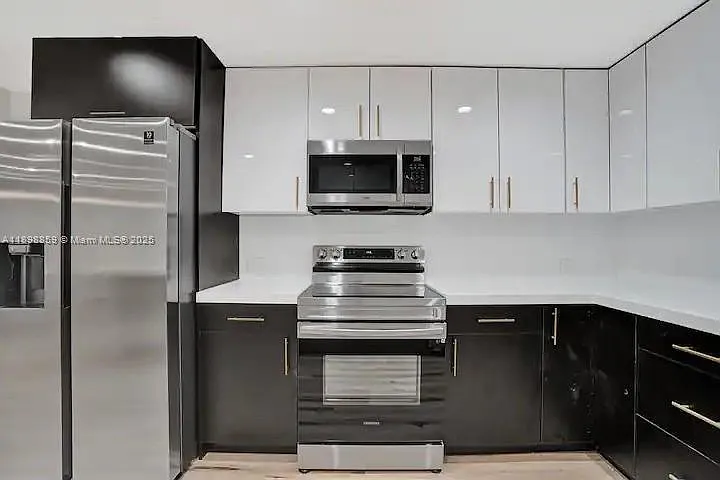 2100 SW 28th Way — Photo 10