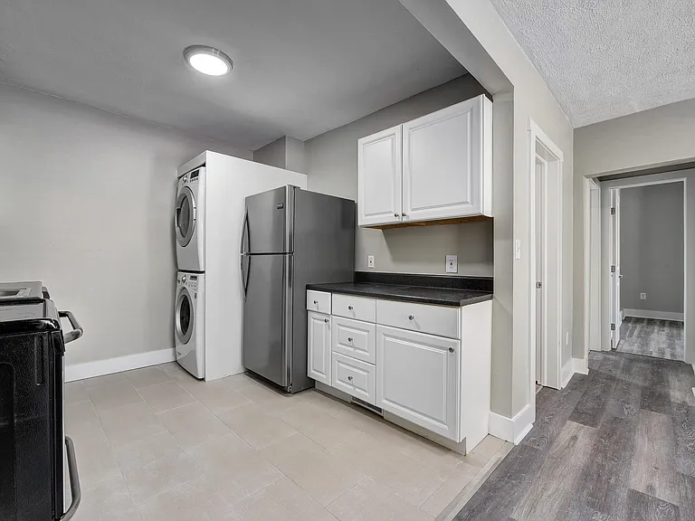 2485 W 7th St #4 — Photo 11