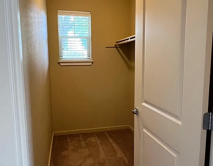 Catron Apartments - 1-3 Bedrooms 2 Bathrooms with In Unit Washer/Dryer and Internet — Photo 37