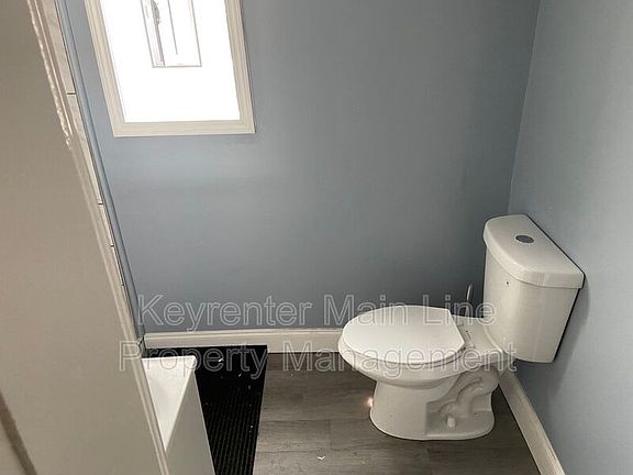 3rd image of 250 E Eleanor St #1R
