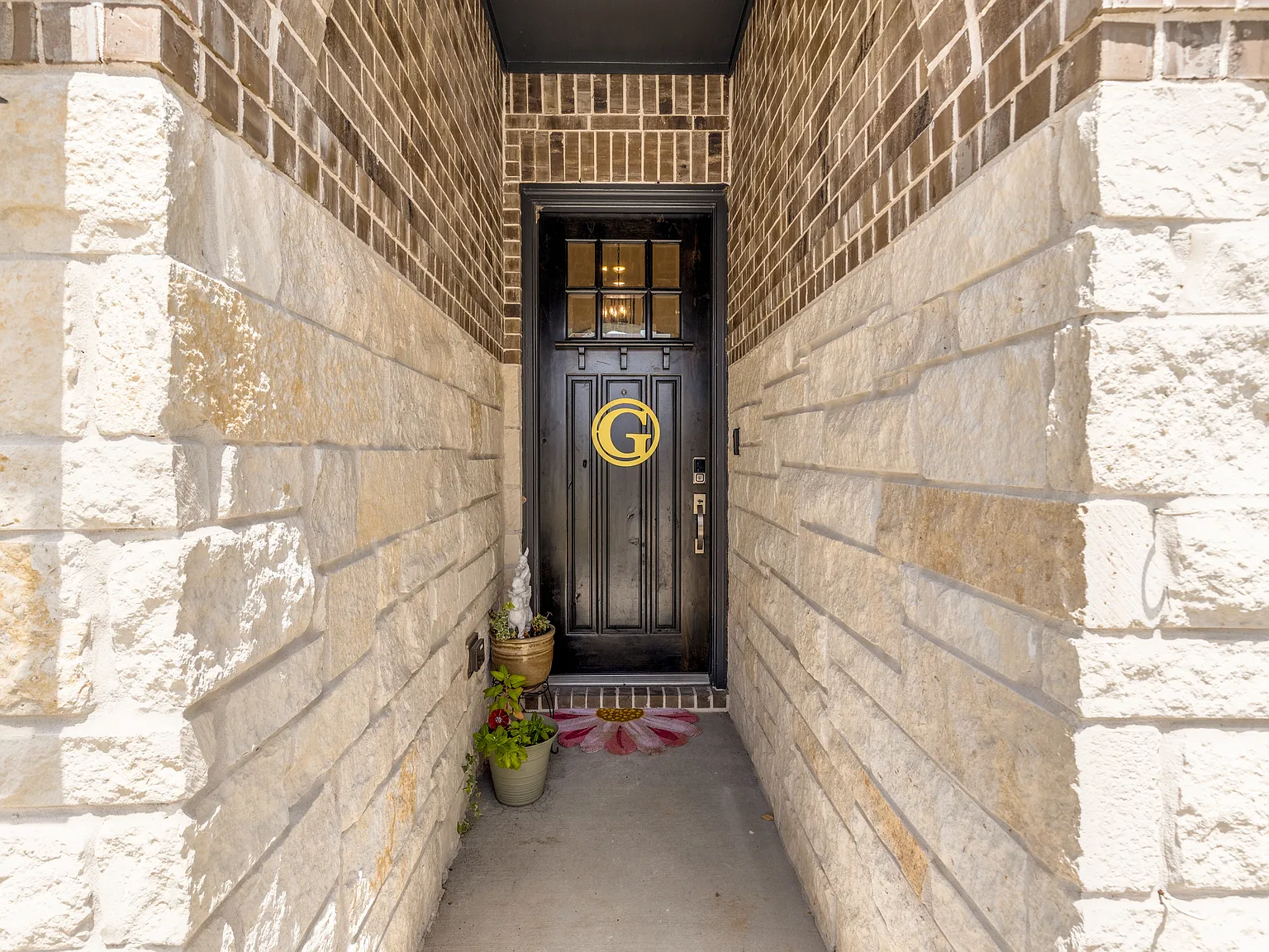 4 bed, 1885 sqft, $2,700 — Photo 3