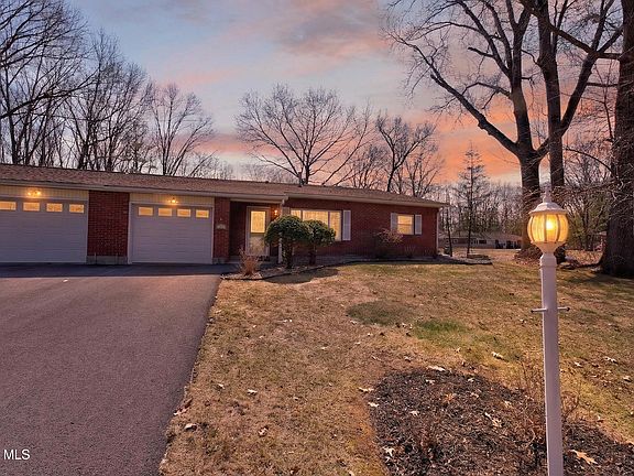 2nd image of 4C Lacosta Drive