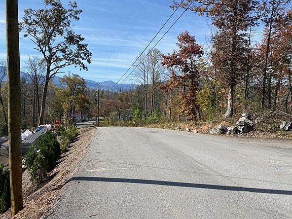 3rd image of 5 Old Cartertown Rd