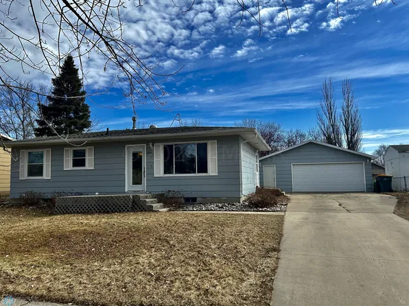 1201 2nd St W, West Fargo, ND 58078