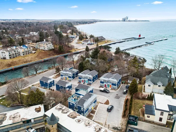 114 Riverwalk Ln, Charlevoix, MI 49720