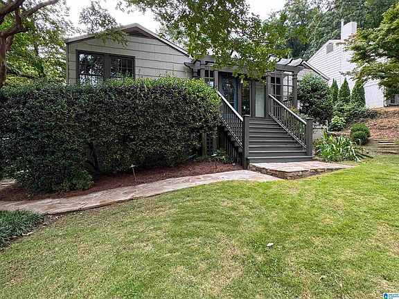 2nd image of 501 Kenilworth Dr