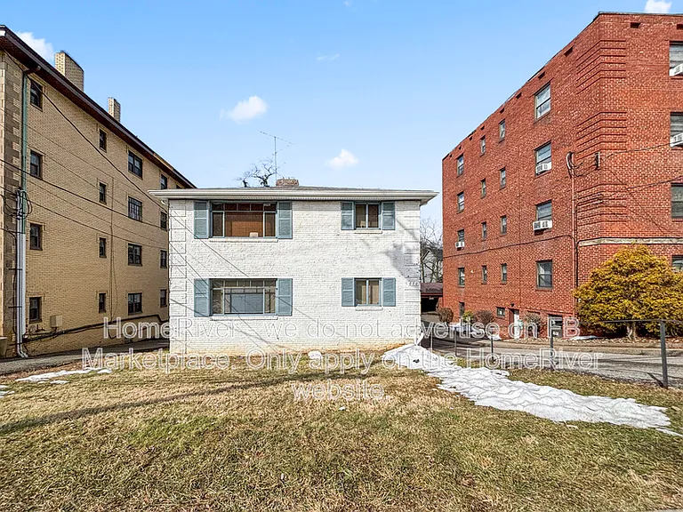 670 Florida Ave — Photo 1