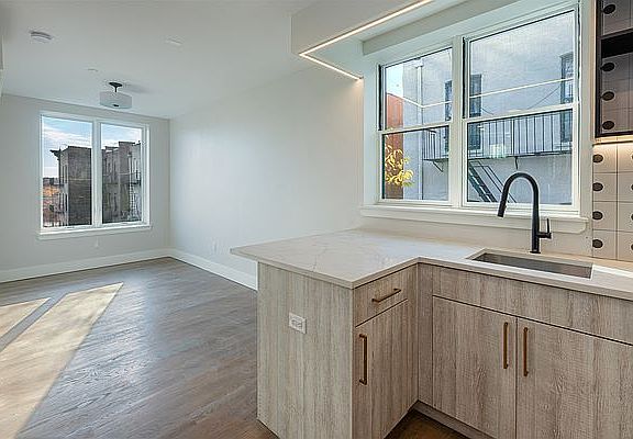 3rd image of 216 Bainbridge St #Penthouse