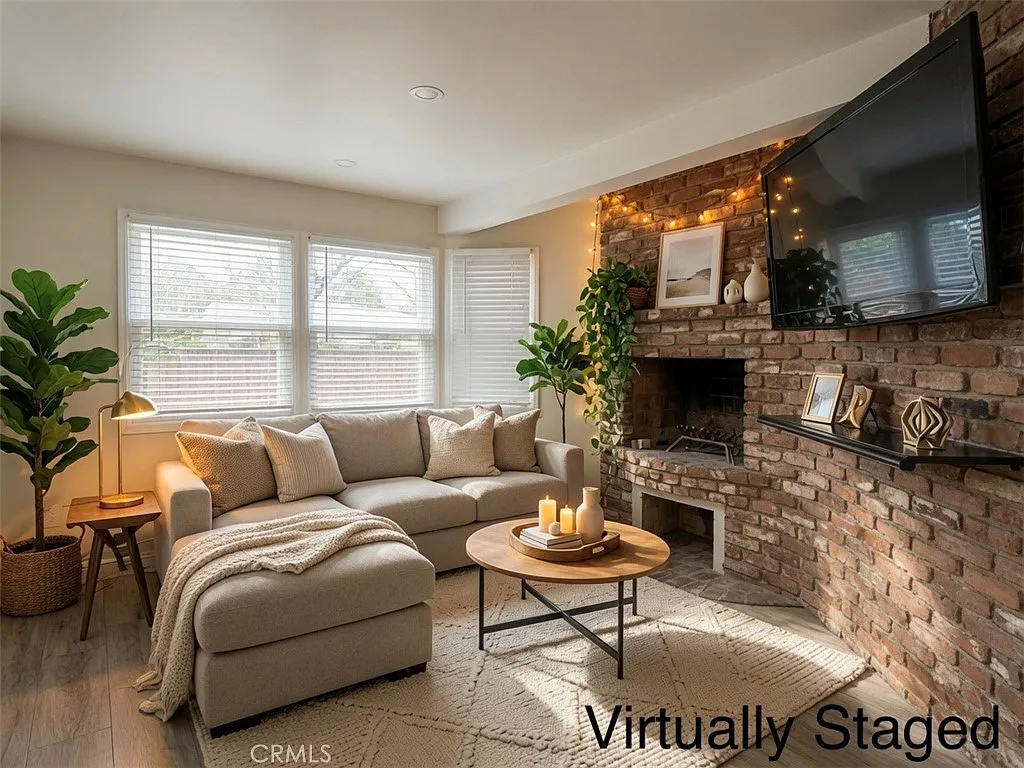 4 bed, 2387 sqft, $7,750 — Photo 4