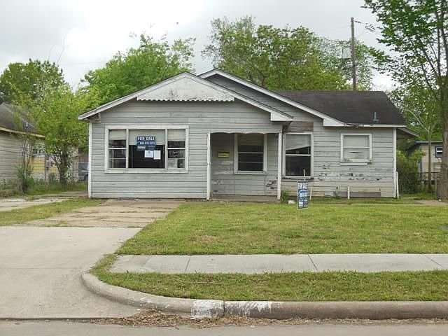 1st image of 307 W Houston Ave