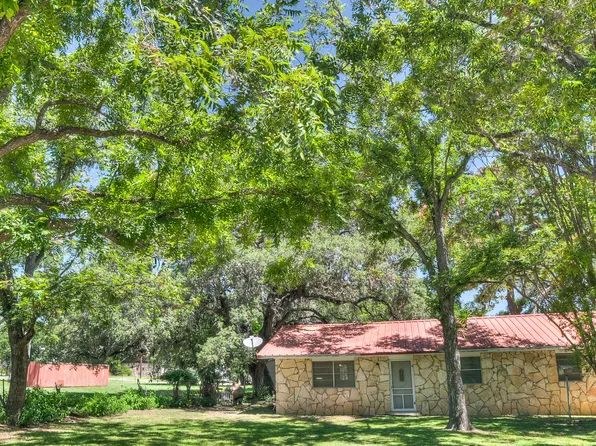315 E Main, Leakey, TX 78873