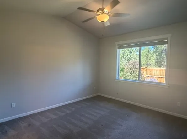16624 Pine Creek Dr, La Pine, OR 97739