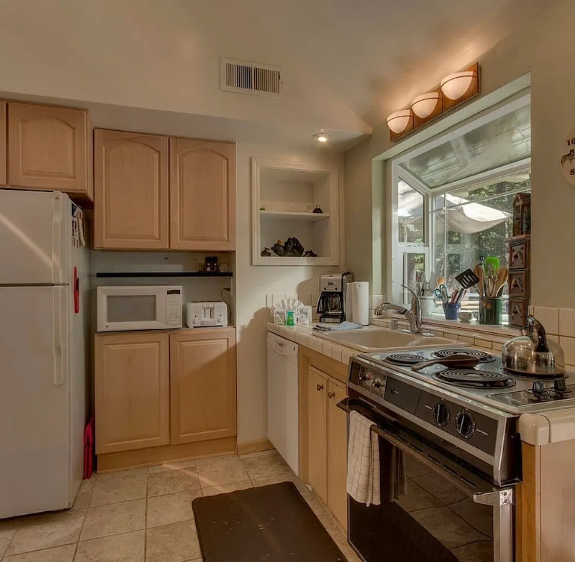 1 bed, $2,400 — Photo 2