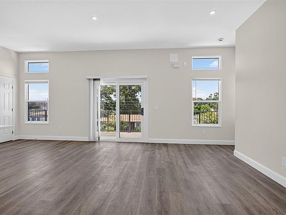 5th image of 3022 W Douglas St