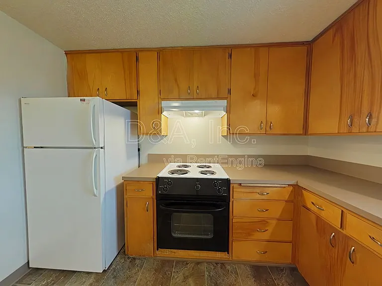 605 NW Kings Blvd #4 — Photo 3