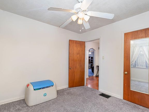 3rd image of 311 Pleasure Isle Dr