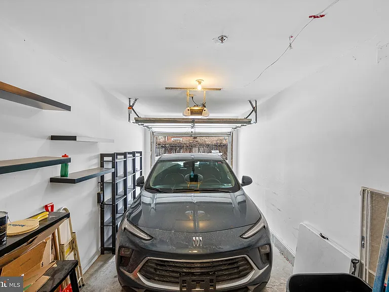 715 Brown St #B — Photo 23