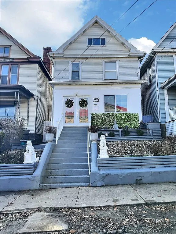229 W Berkeley St photo 1
