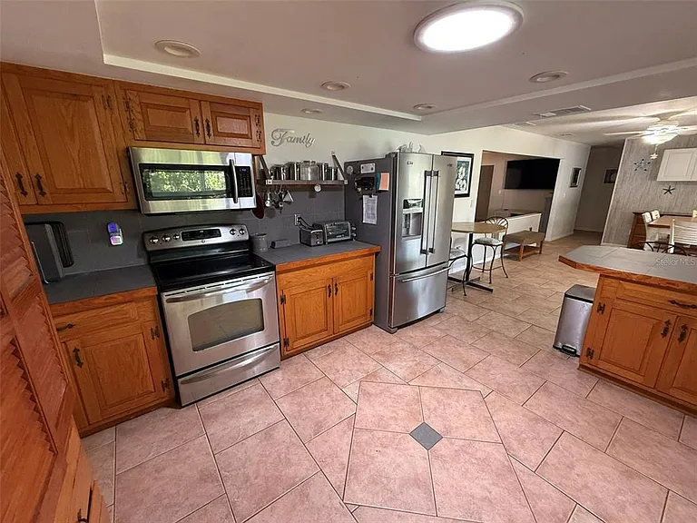15152 Buswell Ave — Photo 6
