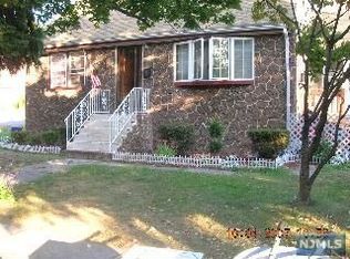 492 Walnut St, Ridgefield, NJ 07657