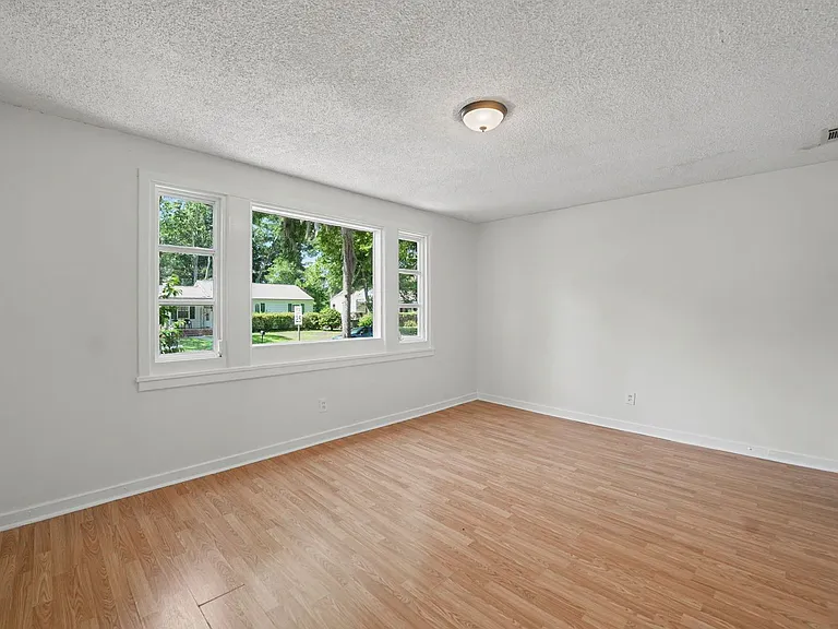 24 N Parkwood Dr — Photo 22
