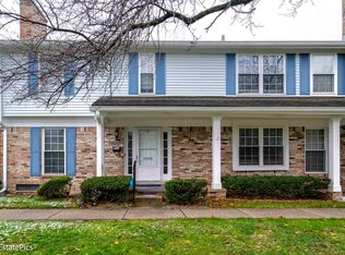 42229 Pellston Dr, Northville, MI