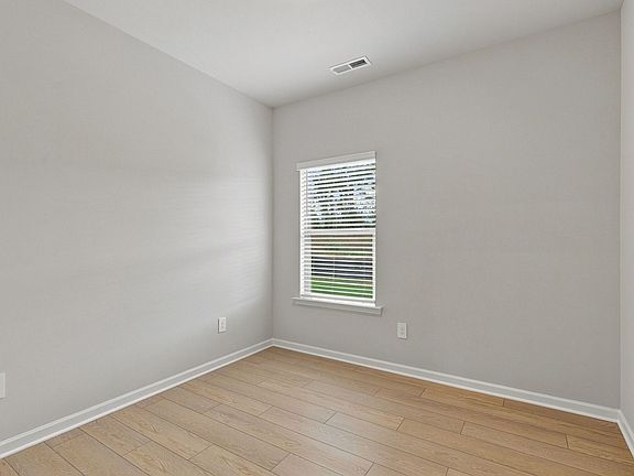 5th image of 7211 Holly Creek Dr SE
